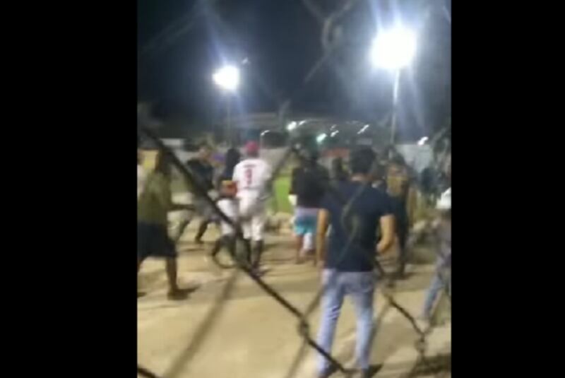 sóftbol se arma batalla campal en partido femenil en yucatán