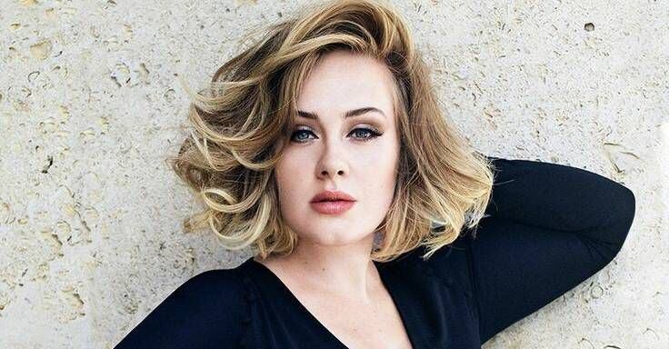 Adele è più glamour che mai: segue il trend del total look di