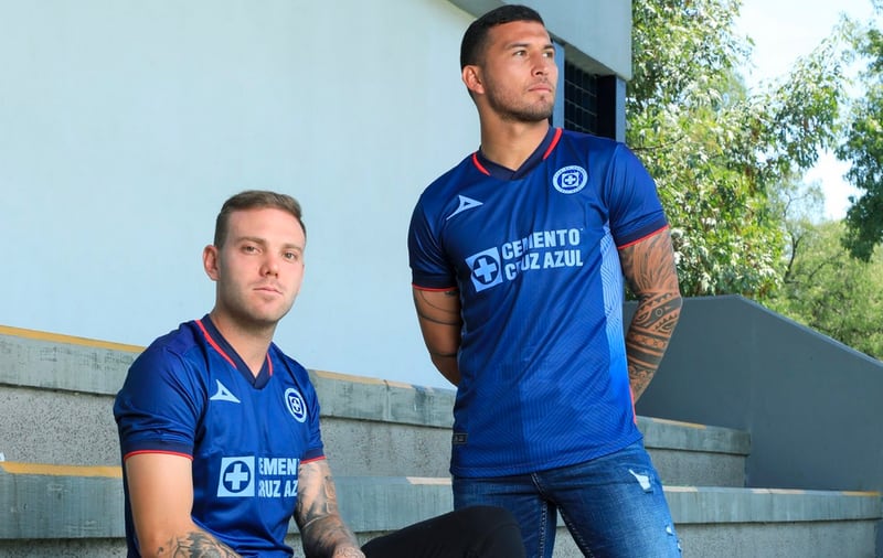 Cruz Azul presenta elegante jersey alternativo para el Clausura 2024