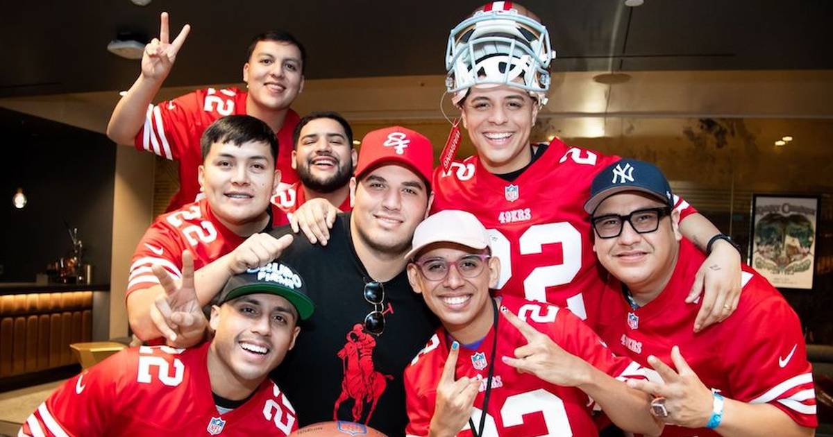 Mexicano Alfredo Gutiérrez de 49ers recibe visita de Grupo Firme en San