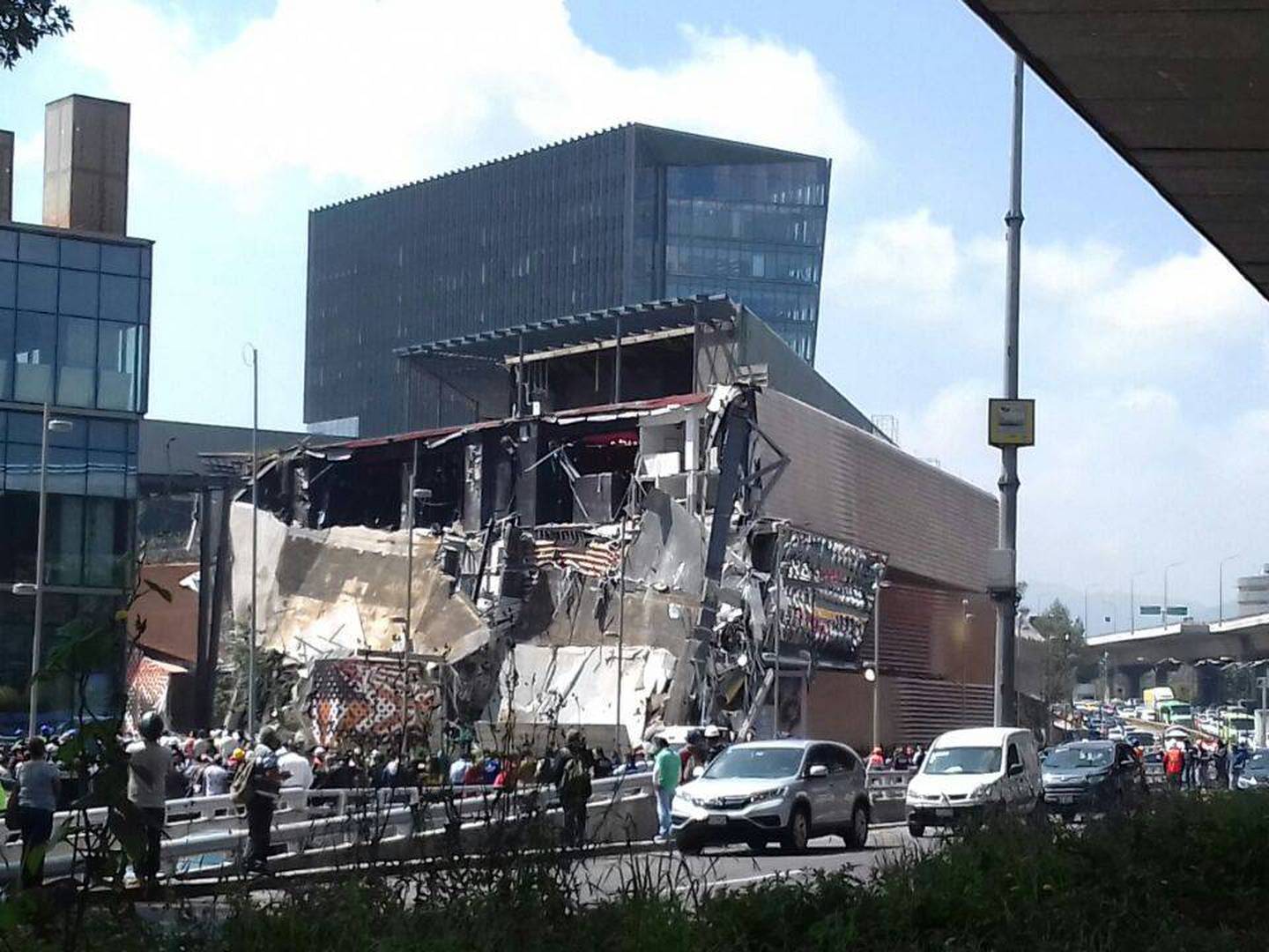 FOTOS: Antes y después del colapso de la plaza Artz Pedregal