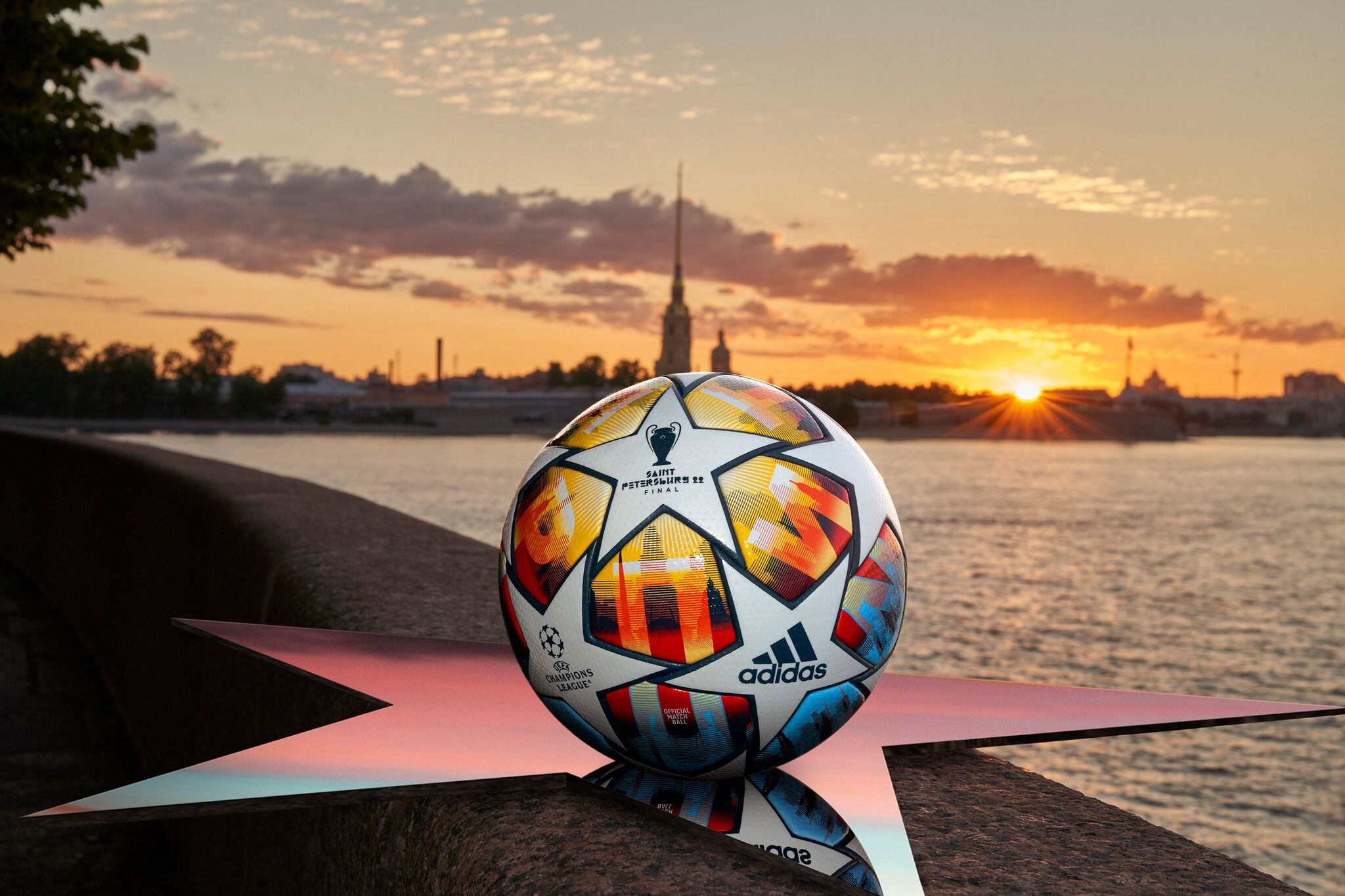 Balón oficial adidas para fases finales de la Champions League