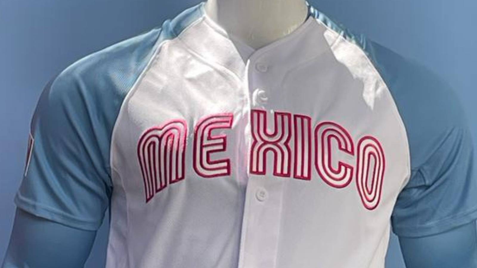 Selección Mexicana de Beisbol presenta tres uniformes para participar