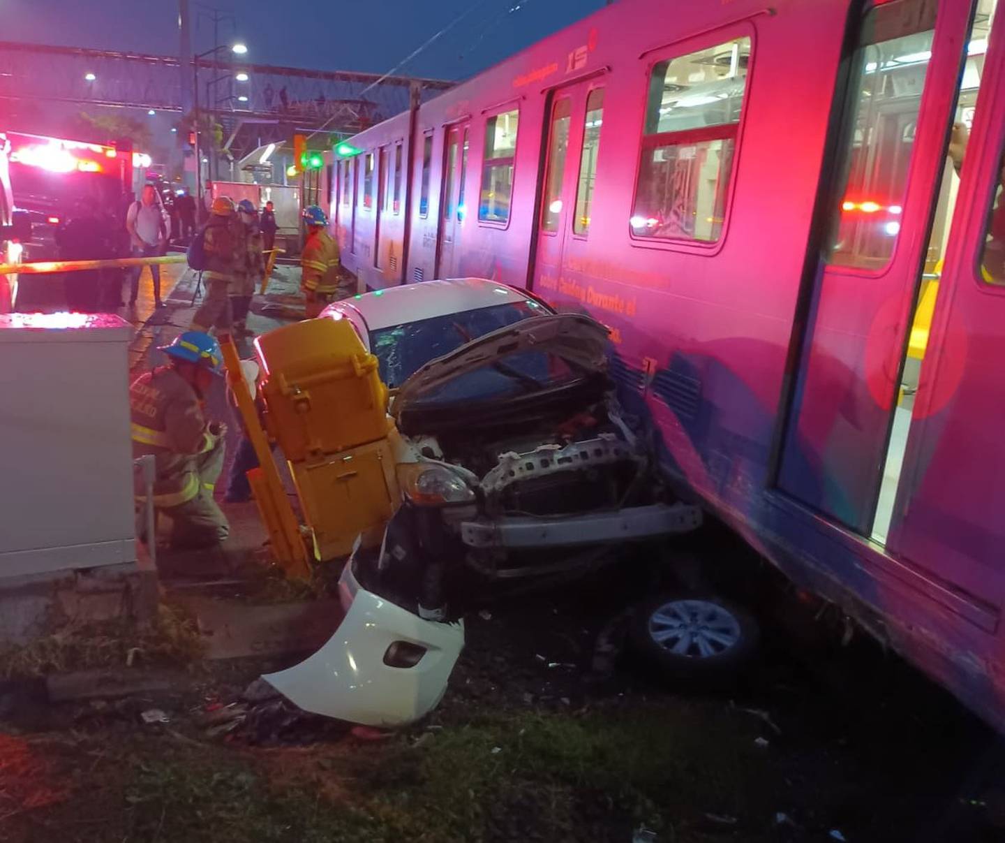 Guadalajara Sufre El Tren Ligero Un Accidente En La L Nea Afecta A Miles Usuarios