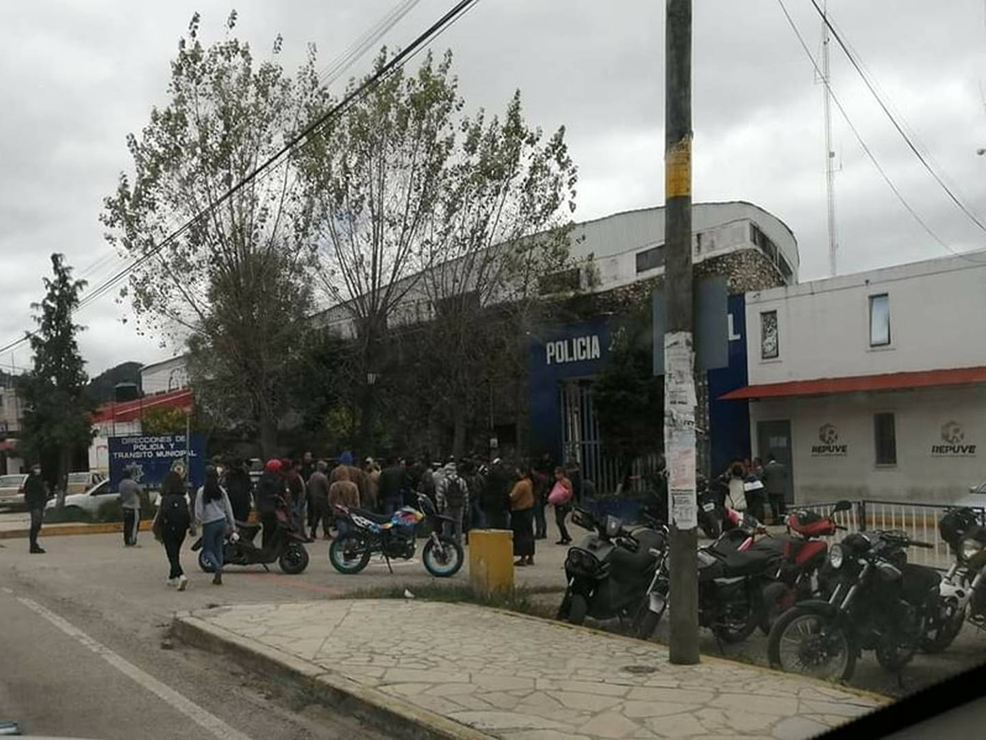 Chiapas: Pobladores se enfrentan con policías en San Cristóbal de las Casas
