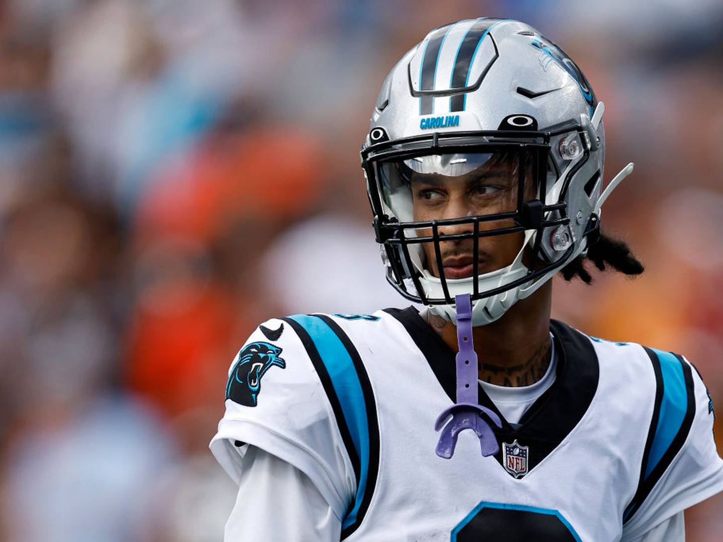 Robby Anderson de las Carolina Panthers se va expulsado a medio partido