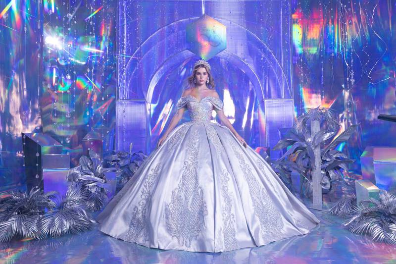 Hija del 'Canelo' portará vestido conmemorativo para lucir como princesa de  Disney