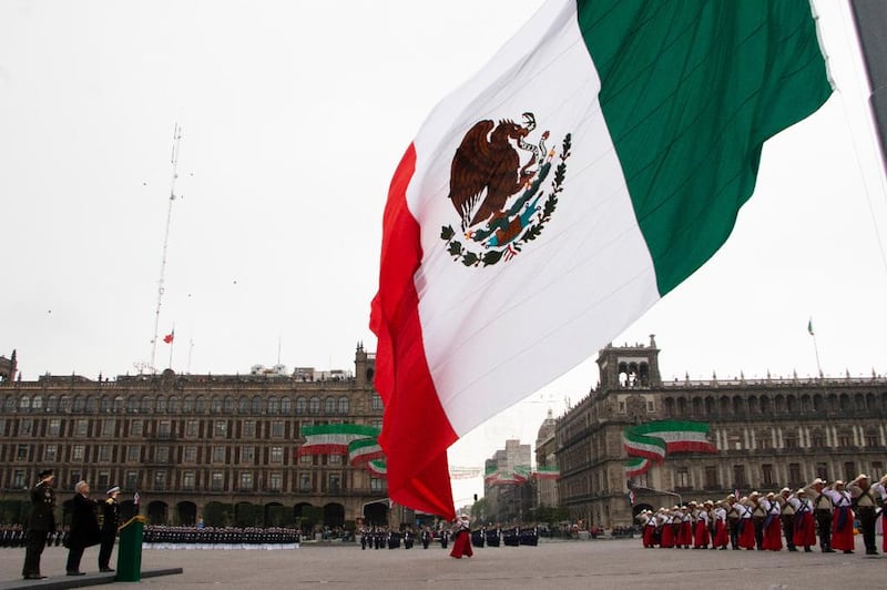 Desfile cívico militar por el 112 Aniversario de la Revolución Mexicana en Plaza de la Constitución.