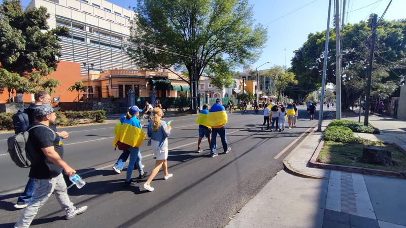 El contingente marchó sobre la Vía Recreactiva para llegar a la glorieta de los Niños Héroes.