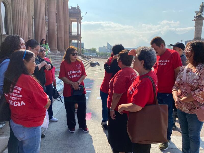 Fueron  alrededor de 30 las personas que llegaron a la Explanada poco después de las 07:30 horas.