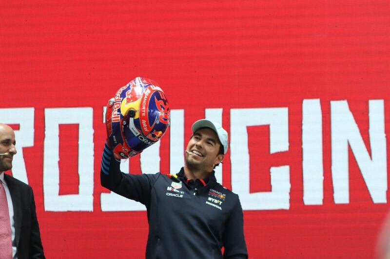 Lanzan sorteo para conseguir casco de Checo Pérez