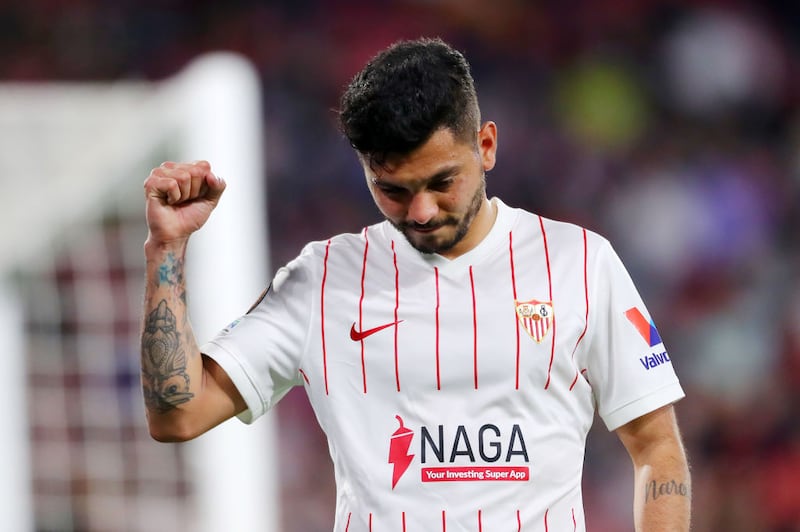 Tecatito Corona llegó al Sevilla para la temporada 2022-2023.