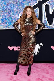 Grandes personalidades desfilan por la Alfombra Rosa de los MTV VMAs.