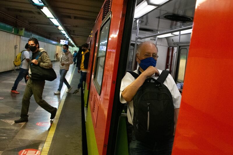 Uso de cubrebocas en el Metro de la CDMX.  Foto: Cuartoscuro