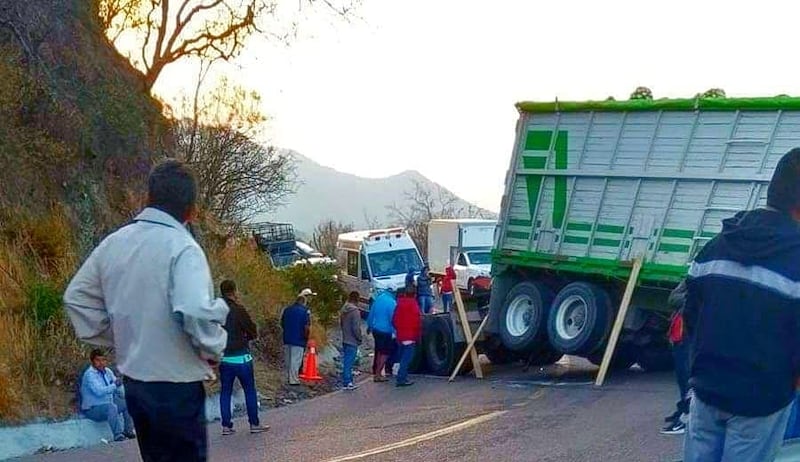 Fuertes vientos con rachas de hasta 110 kilómetros por hora provocaron la octava volcadura