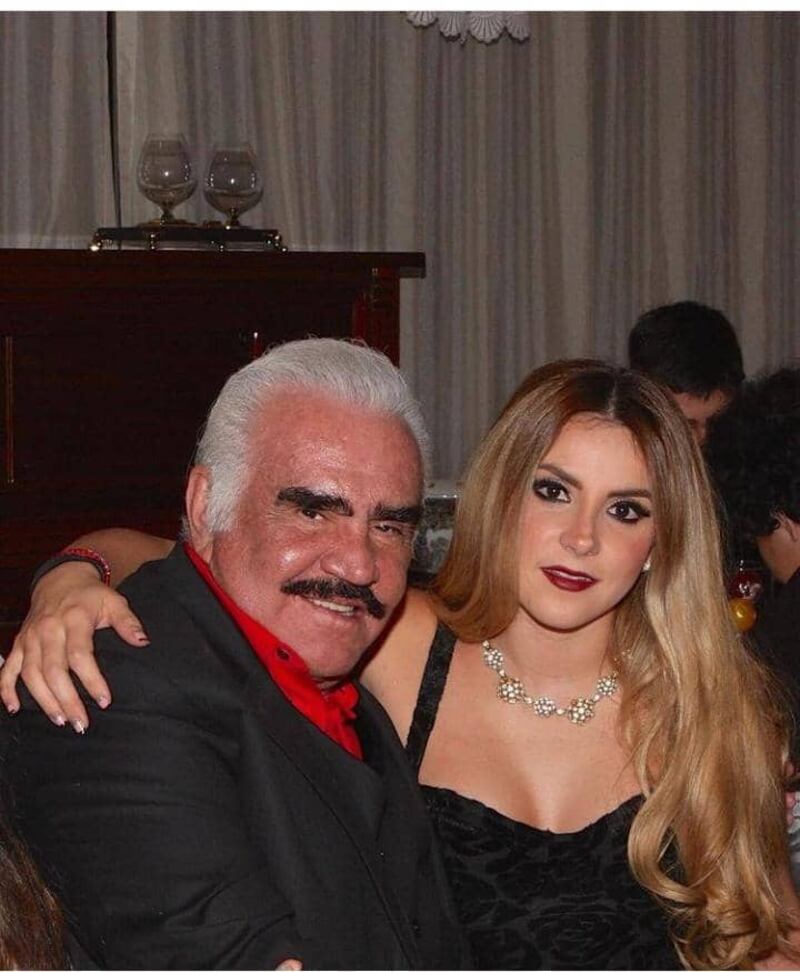 Comparan a una de las nietas de Vicente Fernández con Shakira