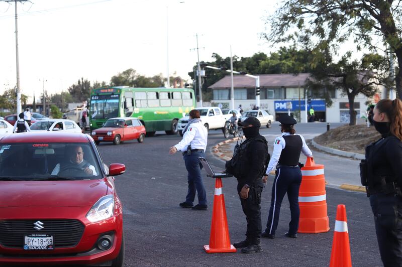 Los agente viales sólo podrán sancionar los vehículos si la placa se tapa totalmente.