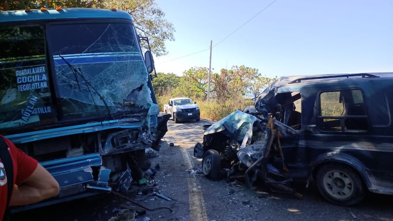 Casi la mitad de los accidentes se derivan de imprudencias de los conductores, por ejemplo, manejar alcoholizados o distraerse con el teléfono celular.