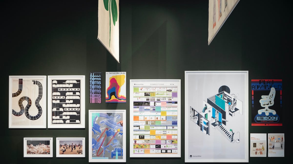 Herman Miller presenta una exposición especialmente comisariada y una reedición limitada de pósters que celebran su rica historia de diseño gráfico en su sala de exposiciones de Milán en el Brera Design District durante el Salone del Mobile.