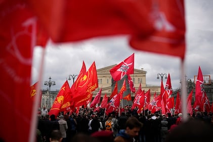 Miles de trabajadores de todo el mundo salen a las calles para conmemorar el Día del Trabajo.