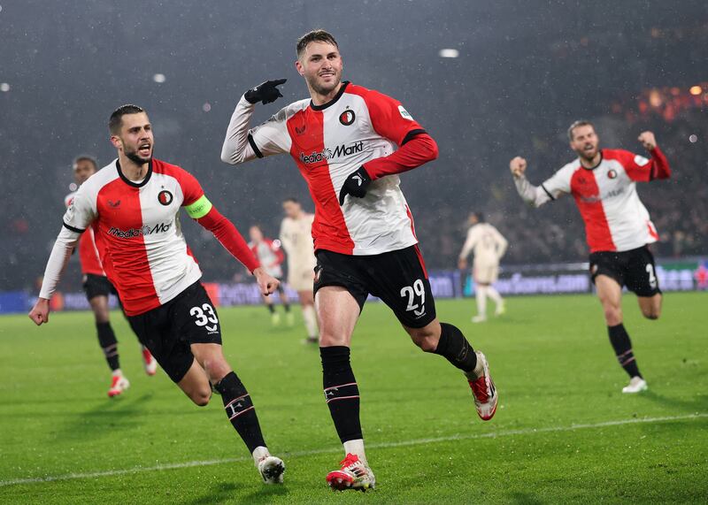 Santiago Giménez atraviesa un gran momento con el Feyenoord.