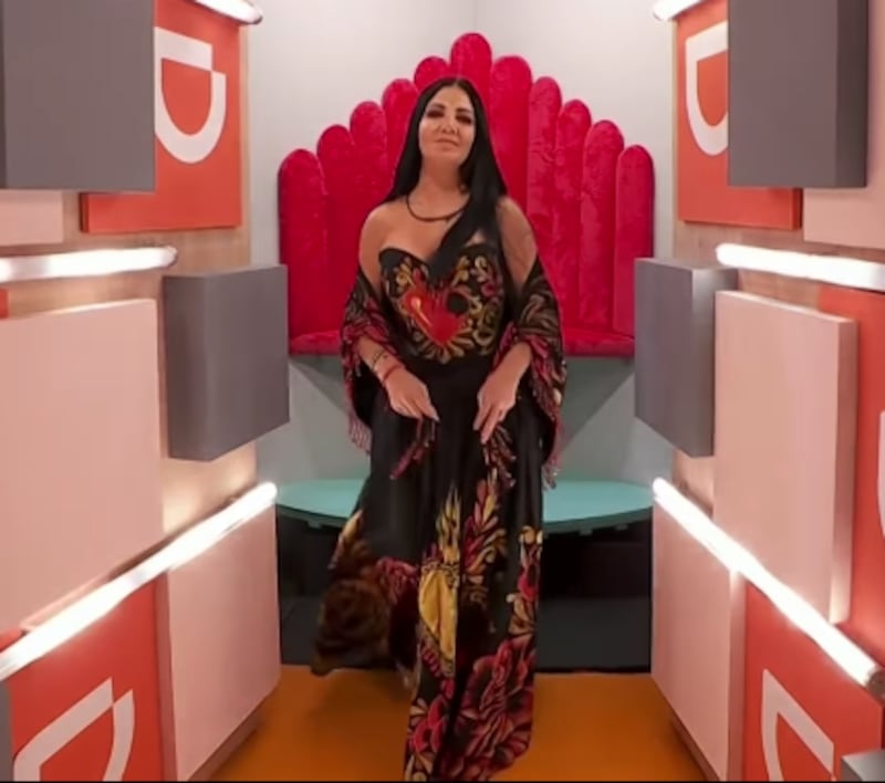 Paola Durante saliendo de 'La Casa de los Famosos México'