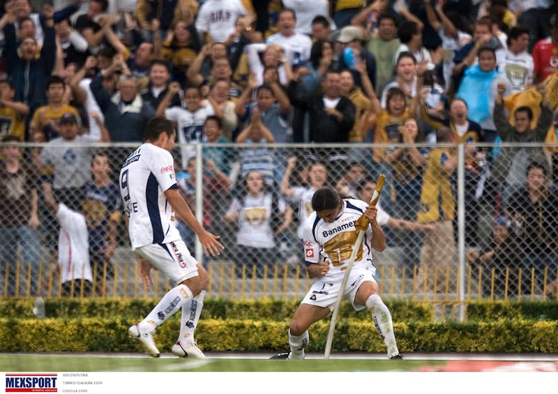 Dante López y Francisco Palencia celebrando en Ciudad Universitaria.