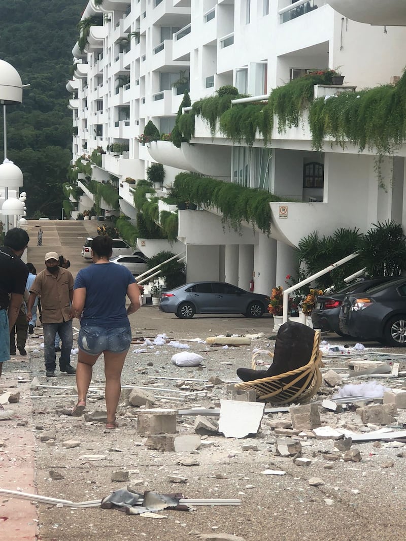 Explosión en piso cinco de Las Brisas Diamante, en Acapulco, Guerrero.