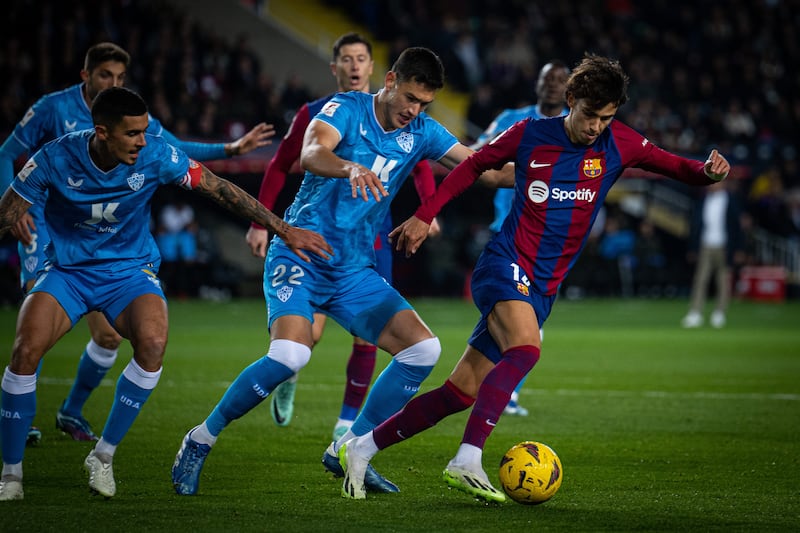 Barcelona venció 3-2 al Almería de César Montes.