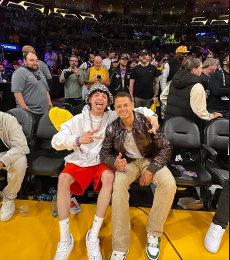 Se encontró con el "Chicharito" en un partido de basquetbol y estará con Jimmy Fallon.