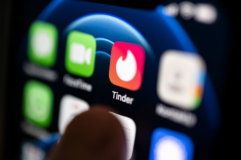 Asesinaron y vaciaron las cuentas de un financista: se encontró con una mujer que conoció en Tinder