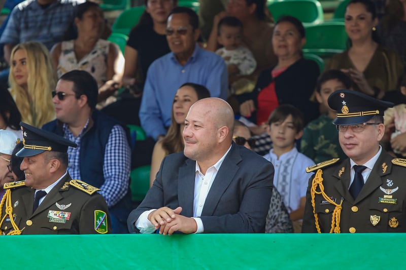 Enrique Alfaro encabeza el Desfile Cívico-Militar Conmemorativo a la Independencia de México, en Jalisco.