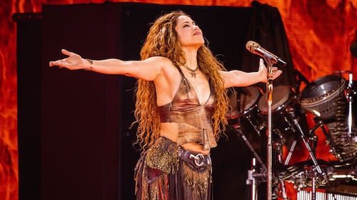 Shakira selló su regreso a México con su primer concierto en Monterrey en el Estadio BBVA, recinto en donde más de 50 mil voces corearon cada una de sus canciones, entre las cuales se encuentran “HipsDon’t Lie”, “La Tortura”, “Soltera”, “Whenever, Wherever”, “Waka Waka”, “Loba”, “BZRP Music Sessions #53”, entre otras. Además de su electrizante show, el público también se sorprendió ante la presencia de personalidades como Andy Benavides y Mariana Rodríguez Cantú.