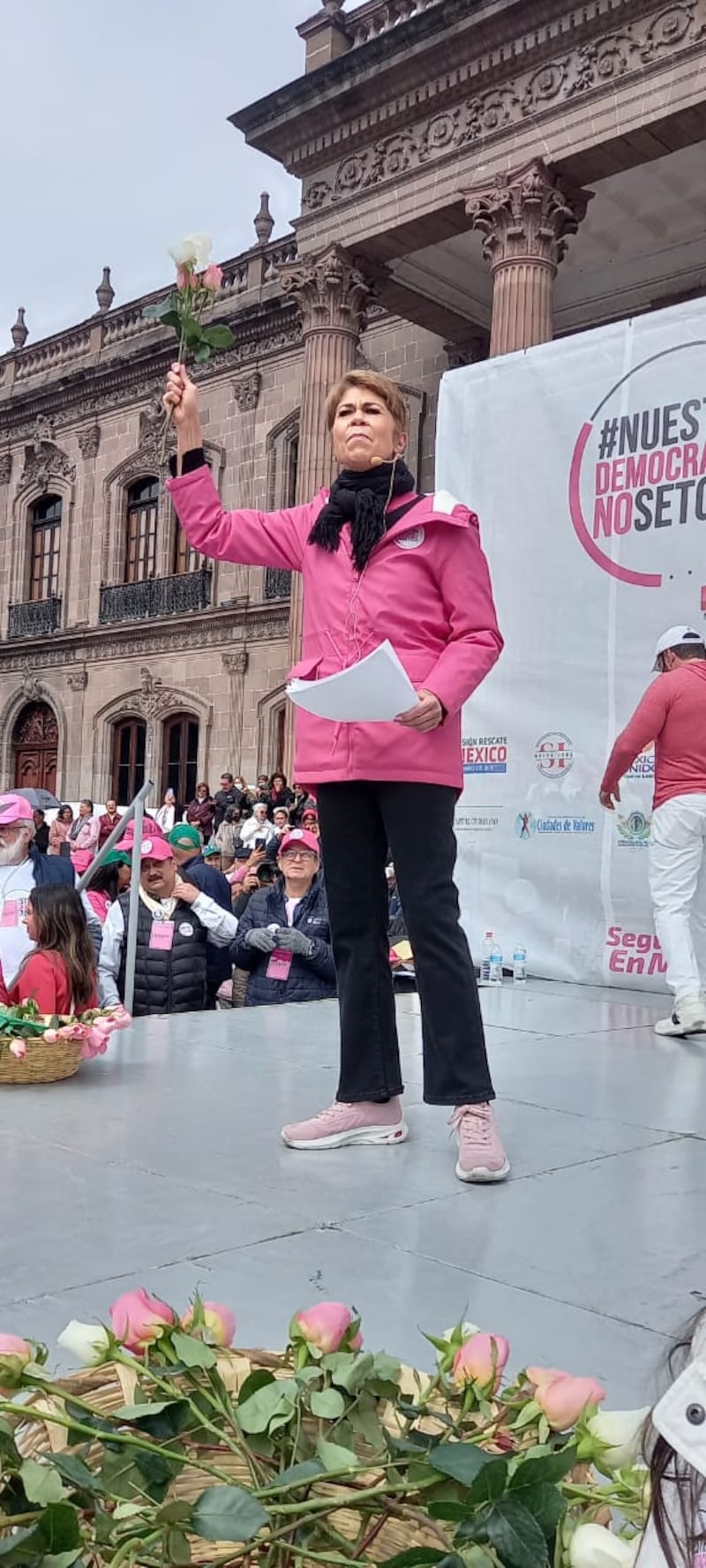 Beatriz Pagés, oradora invitada, está preocupada por la incursión de crimen organizado en la vida diaria de México.