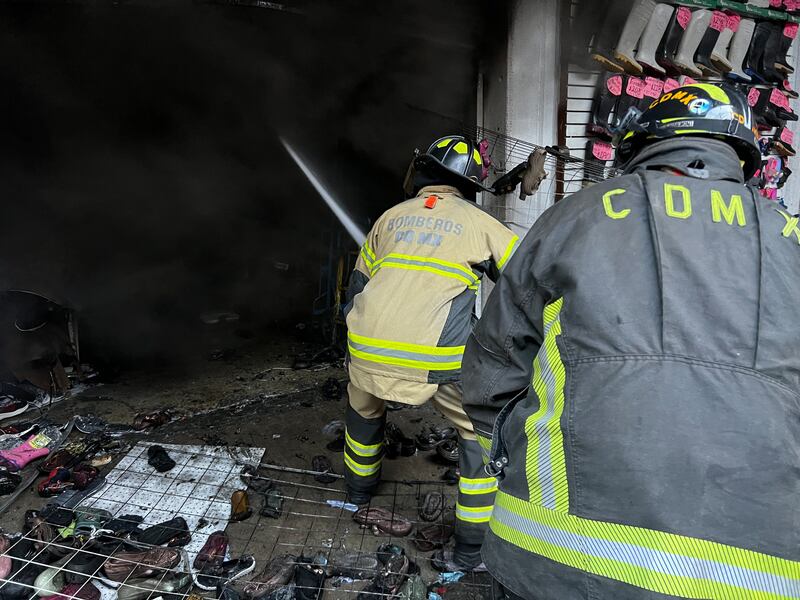 Incendio en bodega de calzado en Tepito