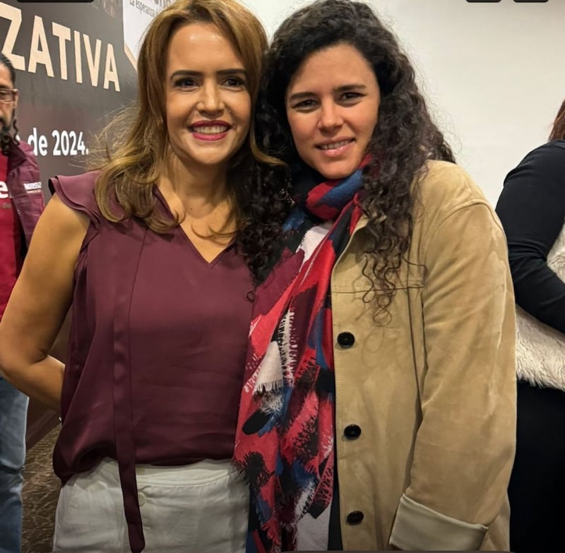 Clara Luz Flores y Luisa María Alcalde.