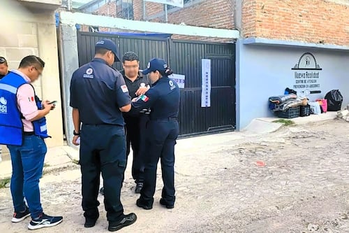 Muere un hombre en un anexo, autoridades suspenden el sitio