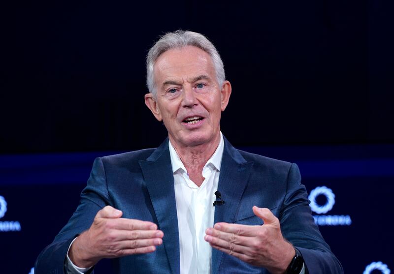 NUEVA YORK, NUEVA YORK - 19 DE SEPTIEMBRE: El Presidente Ejecutivo del Instituto Tony Blair para el Cambio Global, el Honorable Tony Blair, habla en el escenario durante la Cumbre Anual Concordia 2023 en el Sheraton de Nueva York el 19 de septiembre de 2023 en la ciudad de Nueva York. (Foto de Riccardo Savi/Getty Images para Concordia Summit)