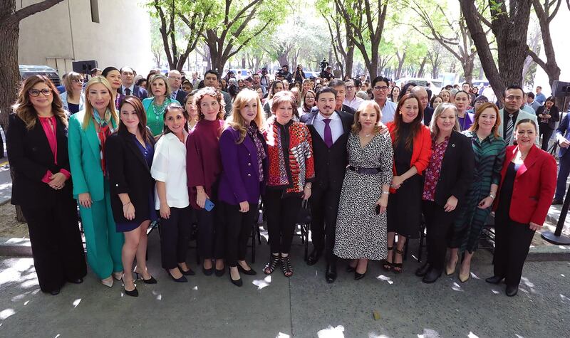 A la presentación de la Procuraduría asistieron todas las mujeres integrantes del Gabinete  estatal.