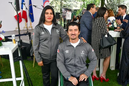 Con la cuenta regresiva en 15 días para el inicio de los Juegos Olímpicos París 2024, se celebró este jueves el Día Nacional de Francia en México. La ceremonia, que resaltó la amistad entre ambos países, contó con la presencia de Ana Gabriela Guevara Espinoza, directora de la CONADE. Este evento destaca la importancia del deporte como un puente entre culturas y refuerza la unión en el contexto olímpico, generando entusiasmo por la competencia que se avecina.