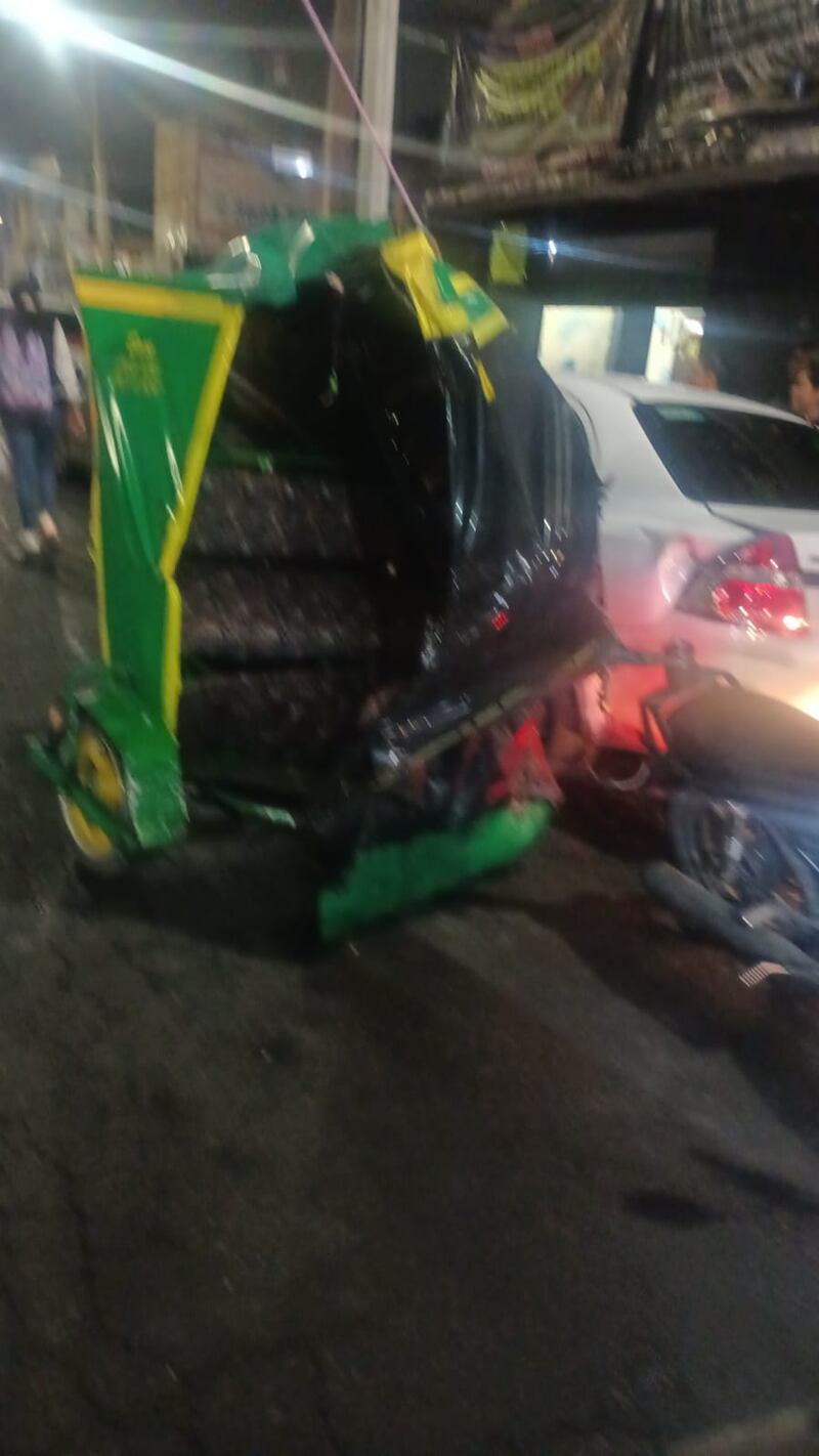 Automóvil embiste a un mototaxi en Valle de Chalco