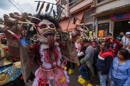 Arranca el desfile de las Momias en Almoloya de Juárez