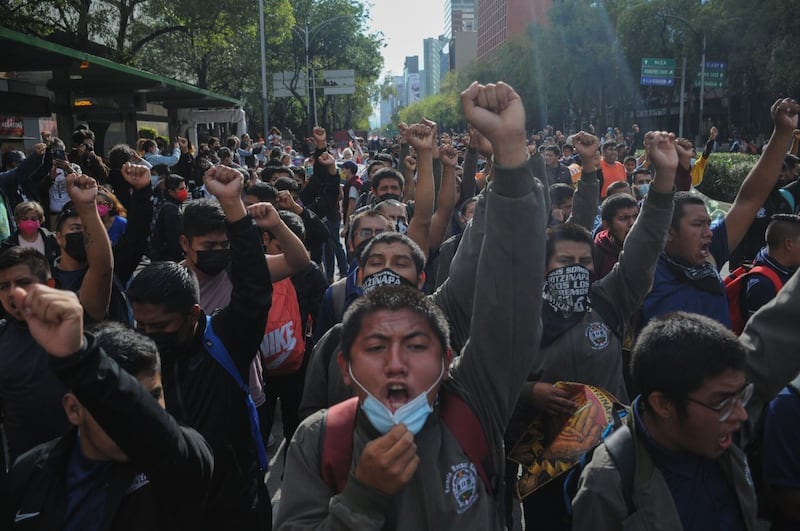 Marcha por los 8 años de Ayotzinapa