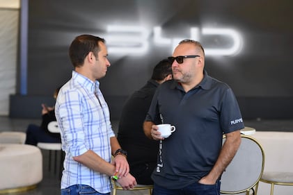 Pasión por la tecnología y la velocidad se vivió en el Autódromo Hermanos Rodríguez, donde se presentó el automóvil capaz de saltar y girar sobre su eje.