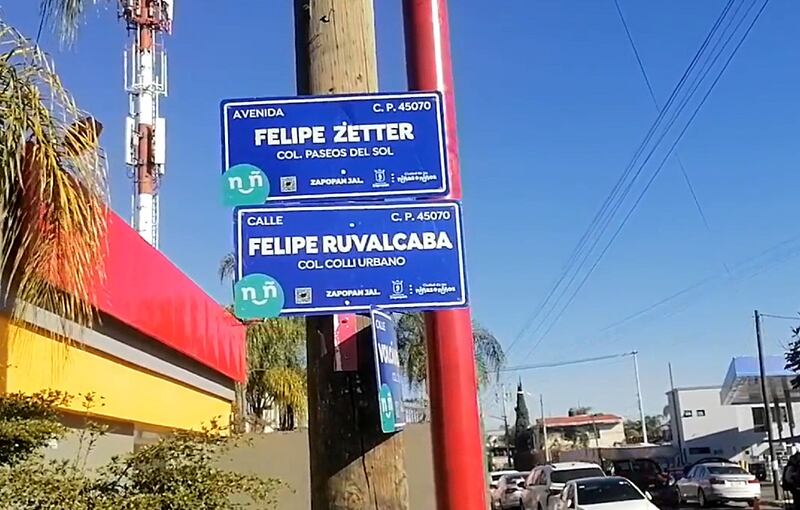 En algunas vialidades pusieron dos placas distintas.