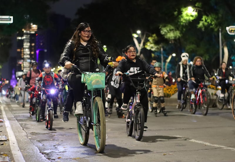 Paseo Nocturno Día de Muertos CDMX: Fotos de los mejores disfraces de la noche