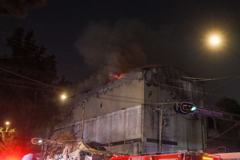 Incendio en Tepito: comerciantes evitaron mayores daños