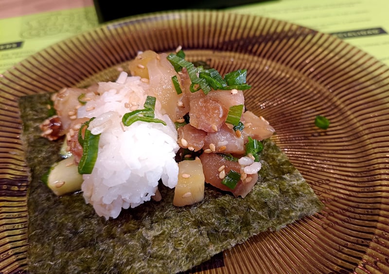 El chef Edo Nakatani fusiona la tradición del udon japonés con sabores mexicanos en su restaurante Fideo Gordo, creando una experiencia culinaria única. Te decimos por qué este restaurante se ha convertido rápidamente en el nuevo hotspot gastronómico de la CDMX