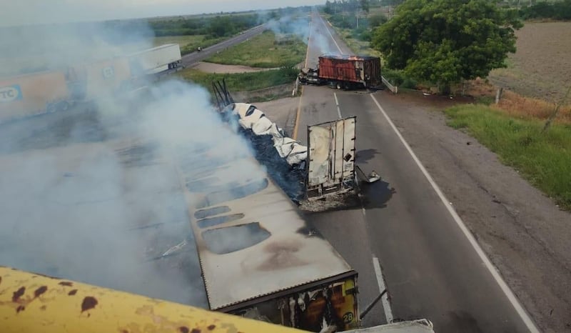 Fin de semana violento en Sinaloa deja 5 muertos tras bloqueo en la Maxipista Culiacán-Mazatlán