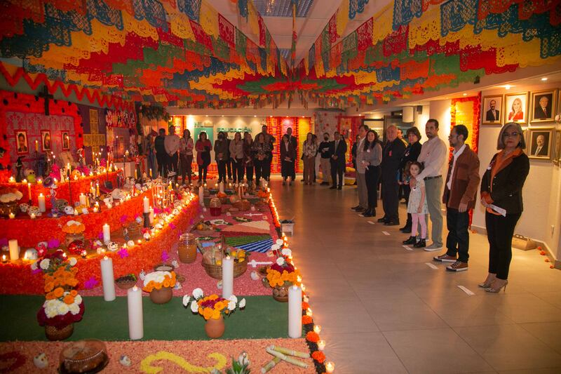 Familia y amigos de las tres mujeres destacadas acudieron a la inauguración.